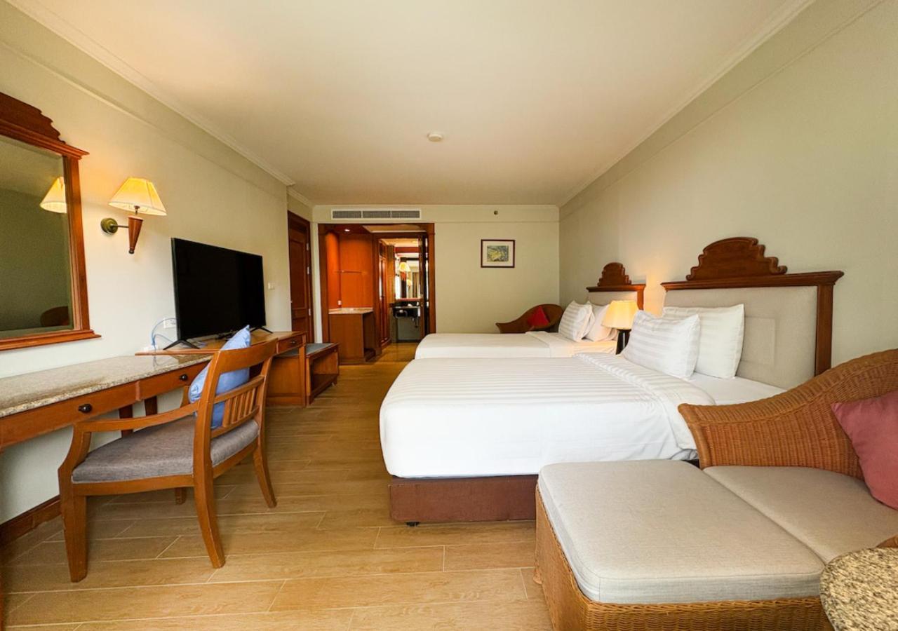 Amora Beach Resort Phuket Bang Tao Plajı Dış mekan fotoğraf